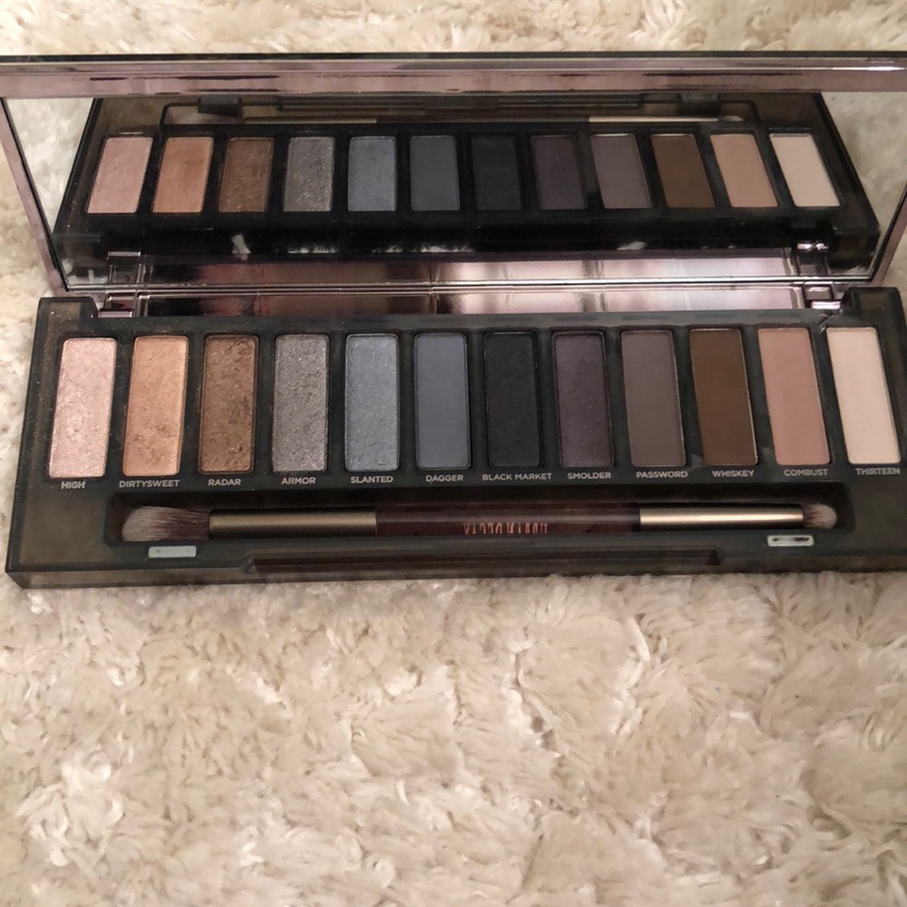 UNUSED Urban Decay Naked Smoky Palette